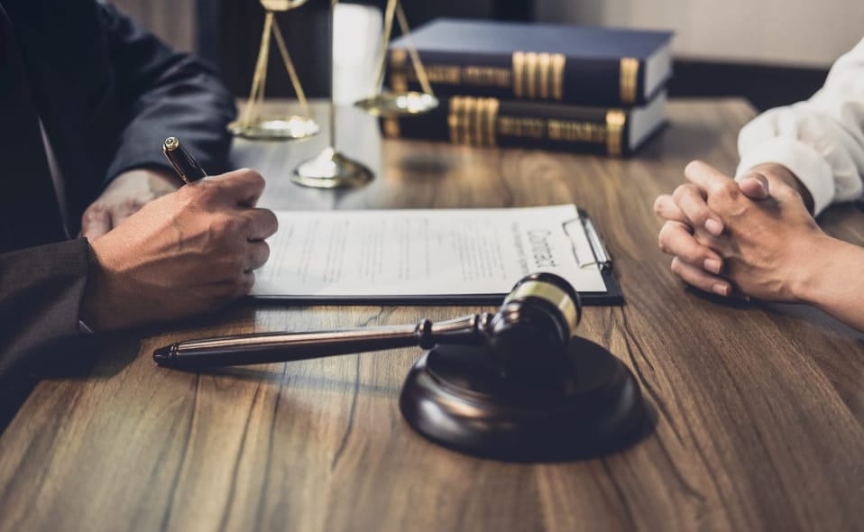 What Services Can You Expect from the Best Criminal Lawyers?